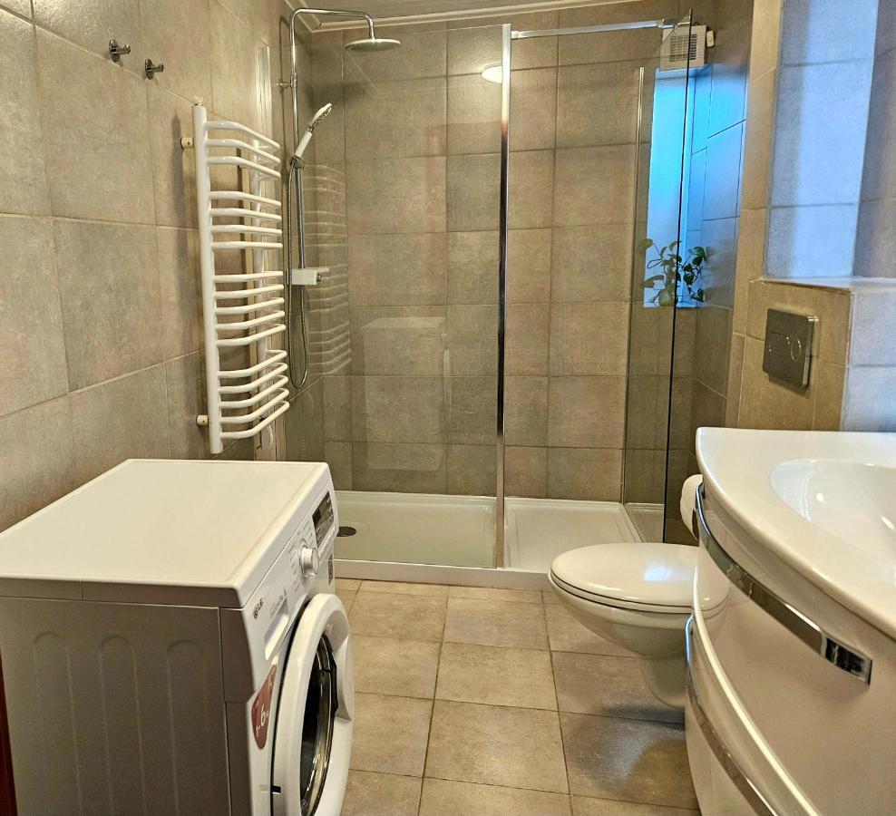 Uv Apartmany บันสกา ชีอาว์นีซา ภายนอก รูปภาพ